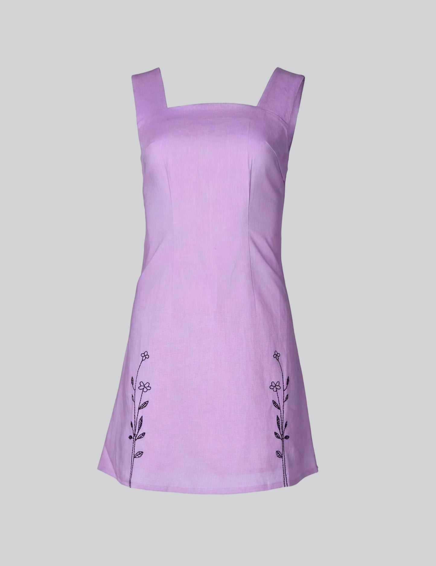 Iconic lilac sleeveless summer dress in 55% linen 45% cotton. Front full Ghost Mannequin shot.