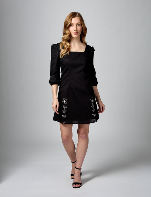 Chic black sustainable dress with 3/4 sleeves in luxury linen-cotton. Front full shot on model.