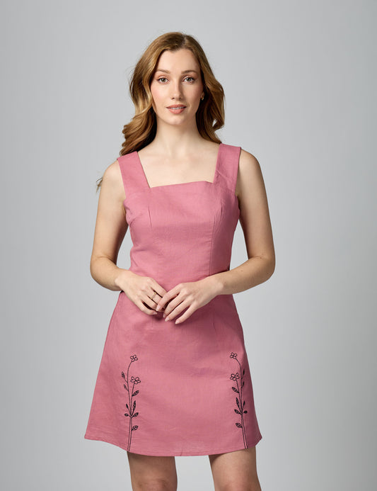 Three-quarter view of sleeveless dusty pink mini dress with square neck in breathable sustainable fabric.